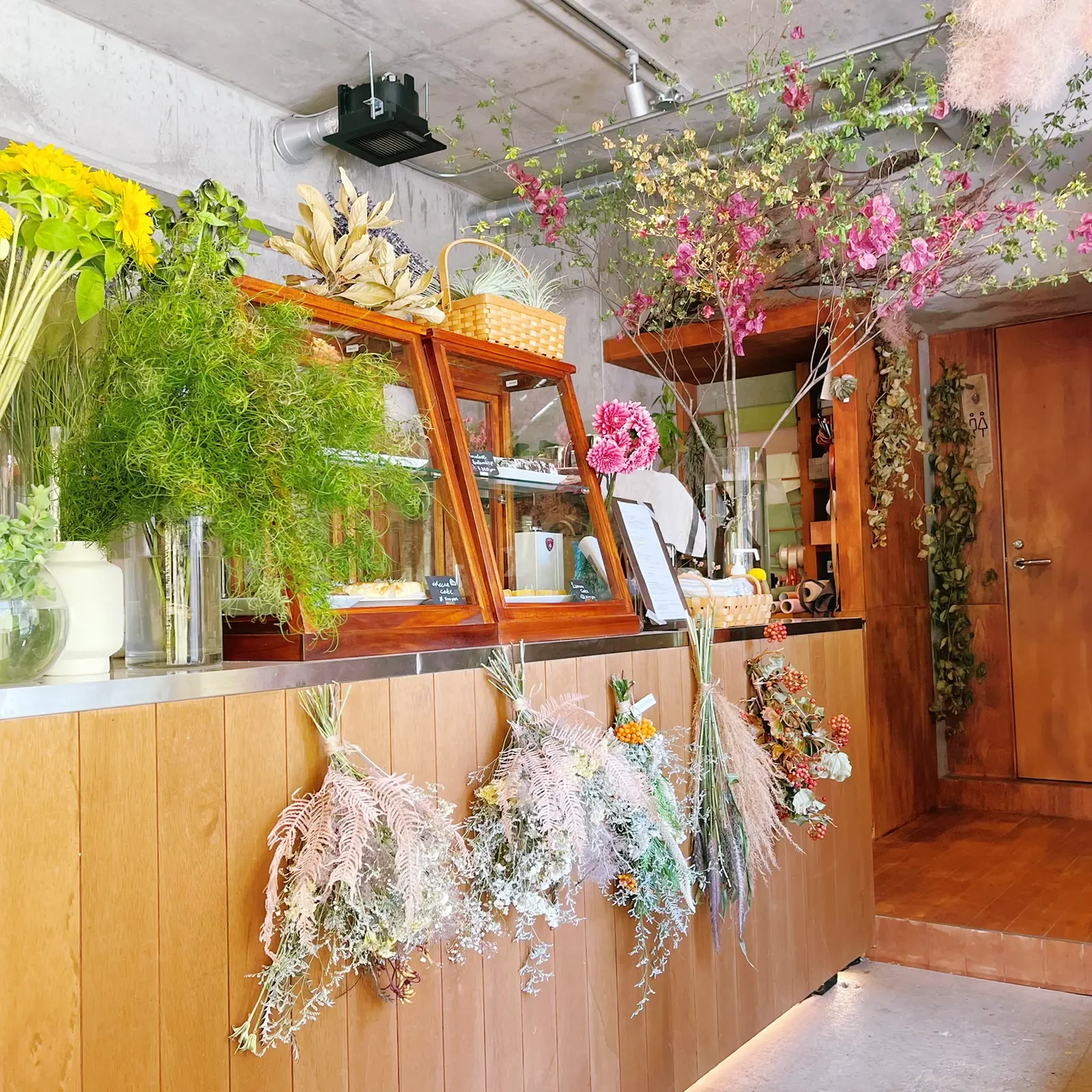 Tokyo 韓国気分を味わえる 千駄ヶ谷にソウルに本店がある花屋さんandカフェが Kyonが投稿したフォトブック Lemon8