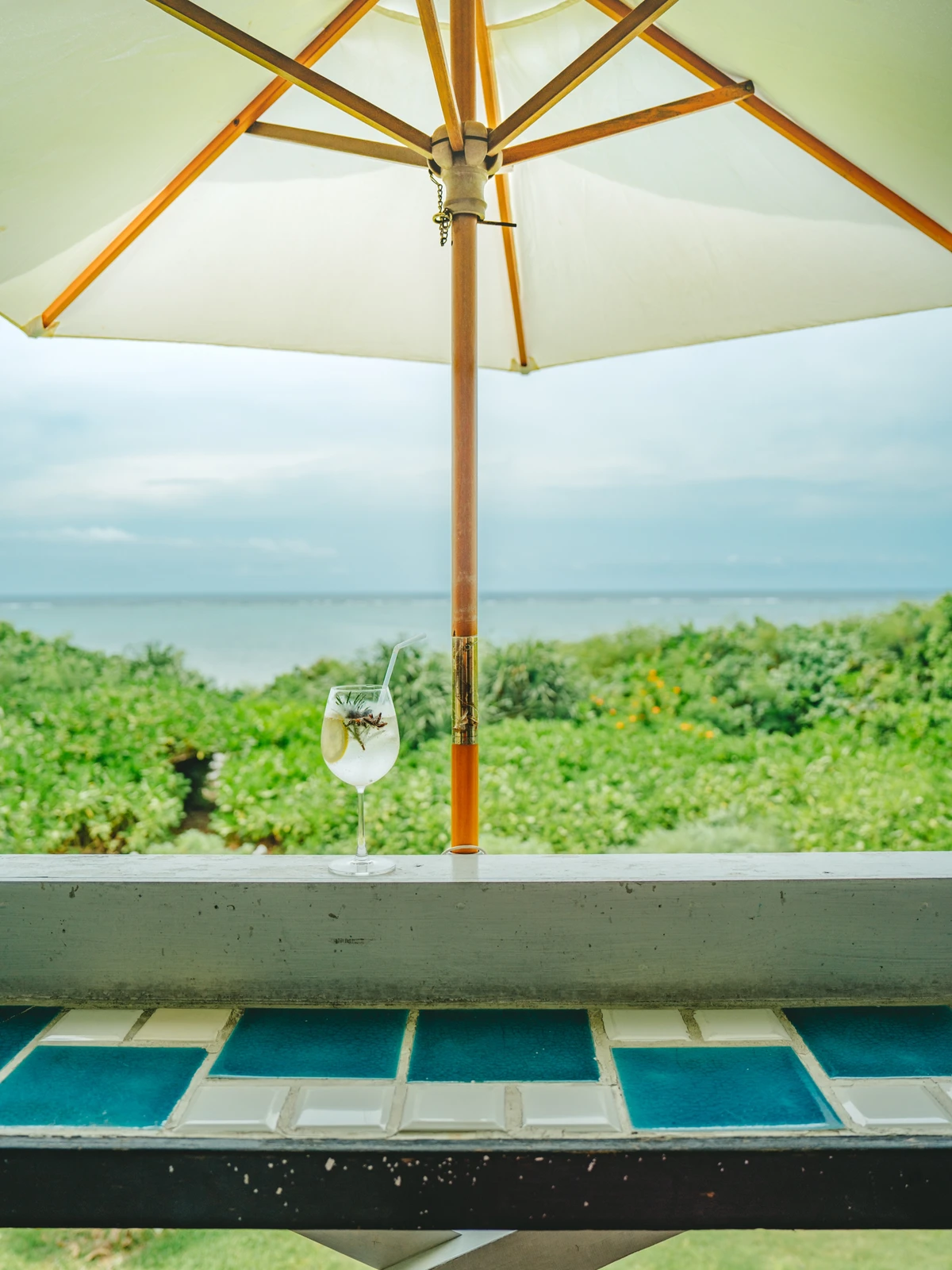 石垣島 白い建物がかわいい絶景カフェ Chorintaが投稿したフォトブック Lemon8