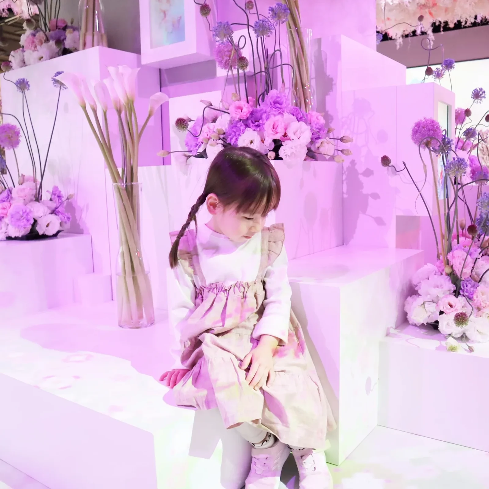 インスタ映えスポット 五感で巡る体験型アート展 Naked Flowers For You 久保居亜由美が投稿したフォトブック Lemon8