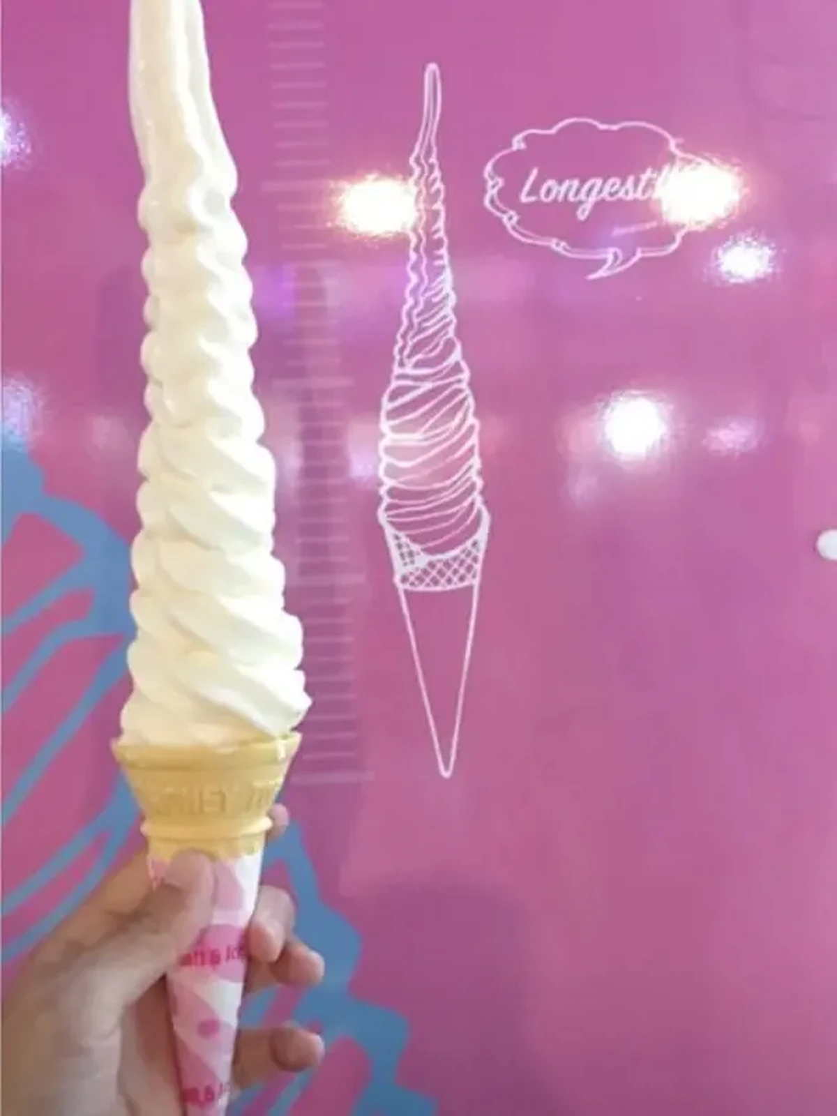 沖縄 北谷 日本一長いソフトクリームが食べられる Okinawa Joyが投稿したフォトブック Lemon8