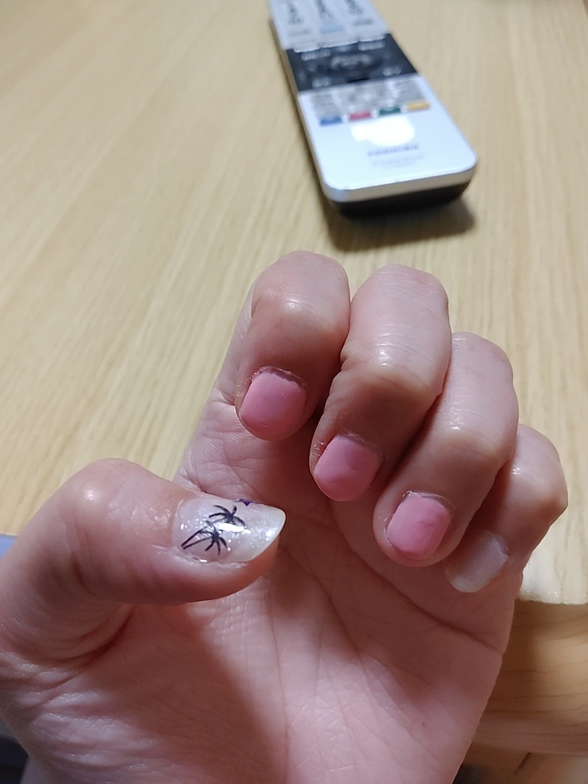 自分でセルフジェルネイルしてみました 不器用やから下手 玲奈が投稿したフォトブック Lemon8