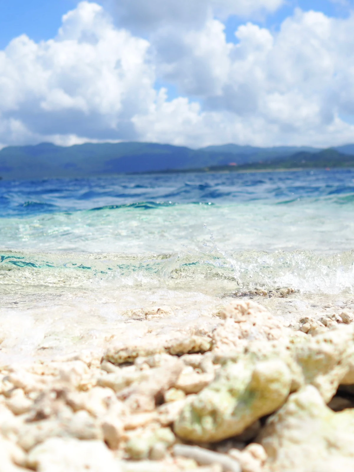 沖縄 バラス島 引き潮の時だけ現れるサンゴの島 旅するフリーランス女将が投稿したフォトブック Lemon8