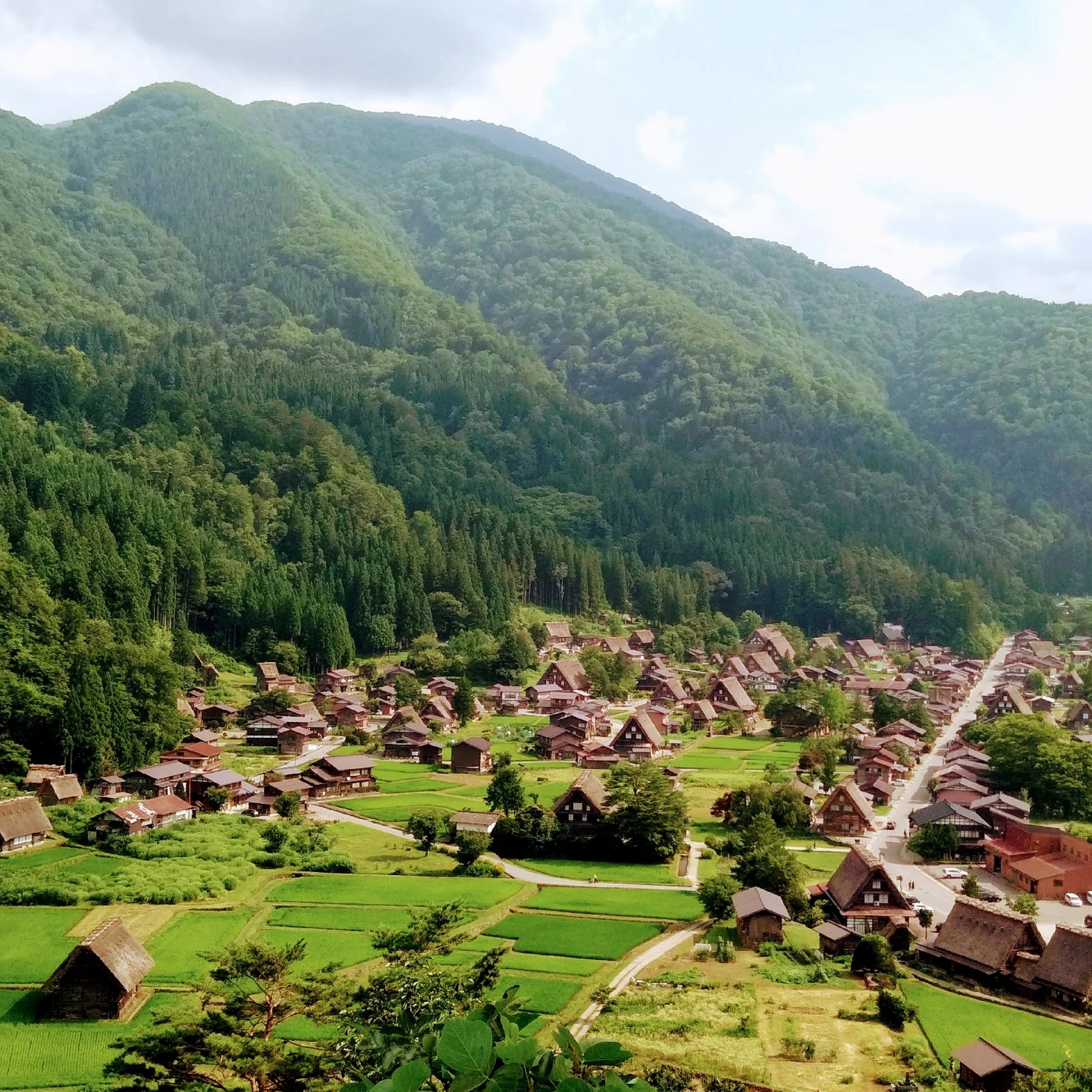 今日明日は雨が降ったり止んだり 白川郷 圭ちゃん が投稿したフォトブック Lemon8