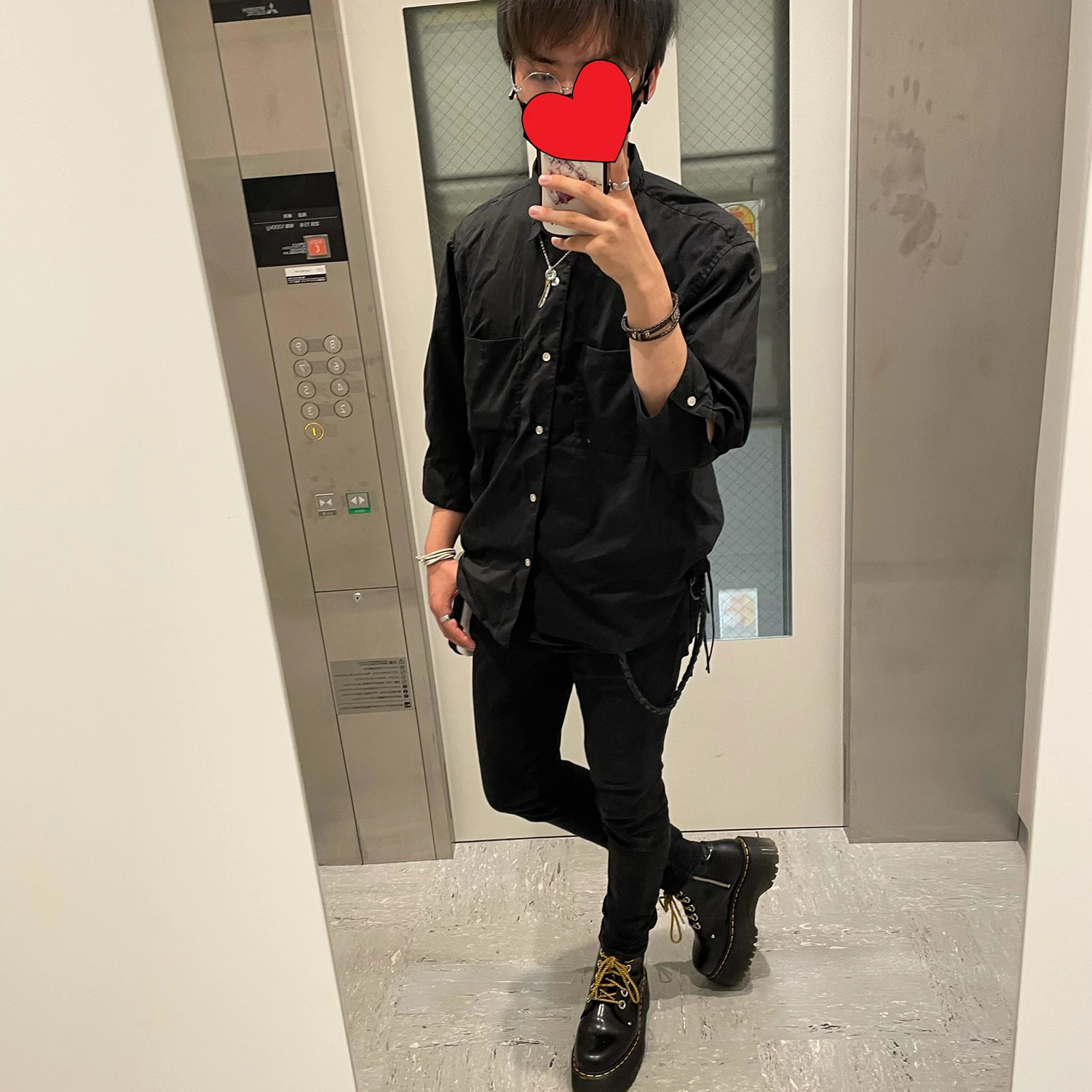 髪は青髪 服はモノトーンしか勝たん Eijiが投稿したフォトブック Lemon8