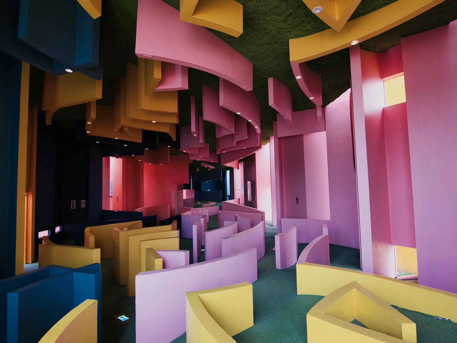 岐阜 天地がひっくり返ったような不思議な空間 Na Came が投稿したフォトブック Lemon8