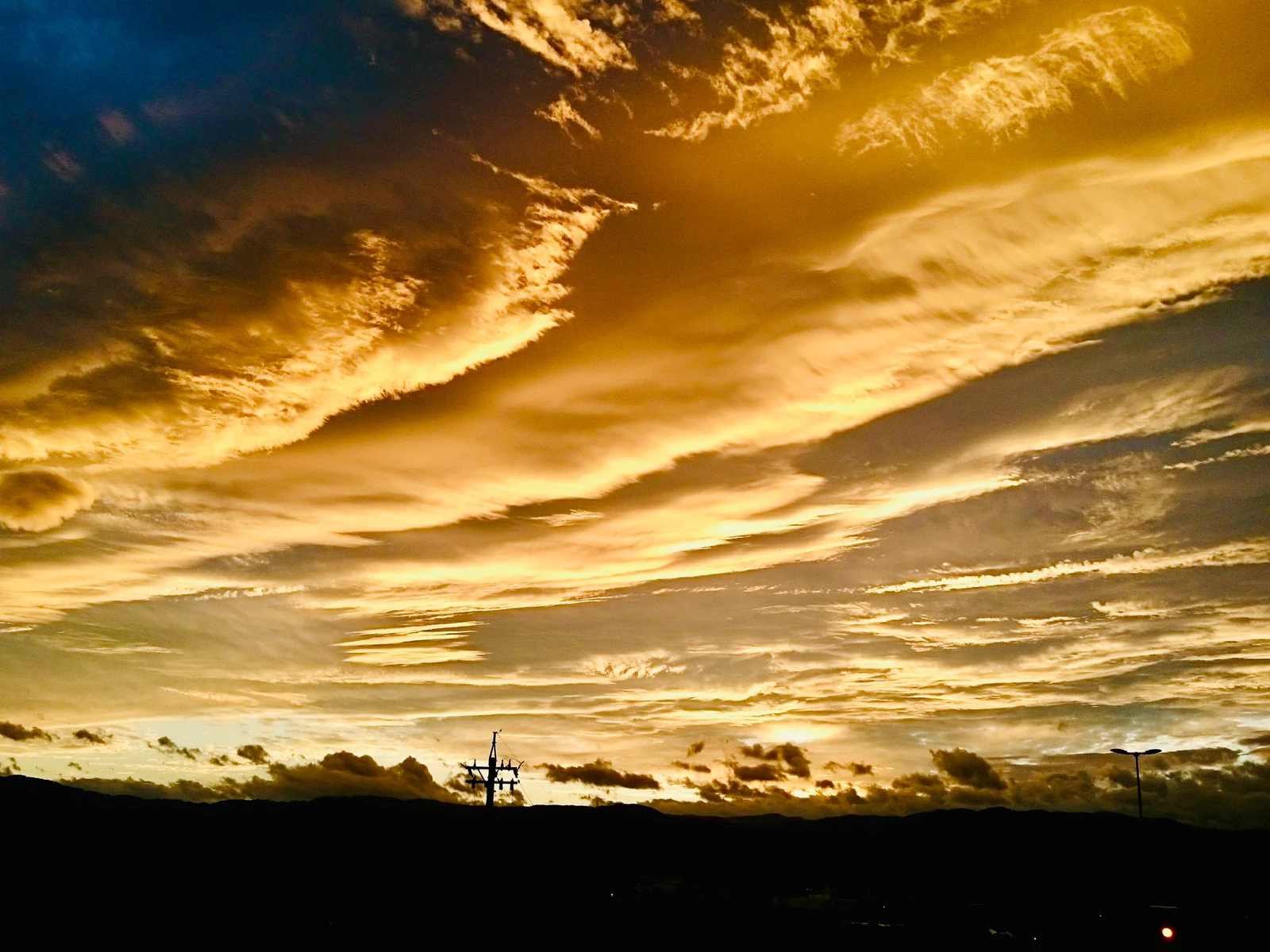 朝焼け 朝 朝焼けの空 Tourist Yagishuが投稿したフォトブック Lemon8