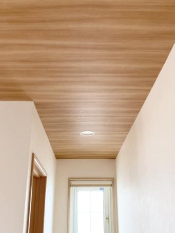 階段と二階廊下は天井木目クロス Nutsさんが投稿した記事 Lemon8