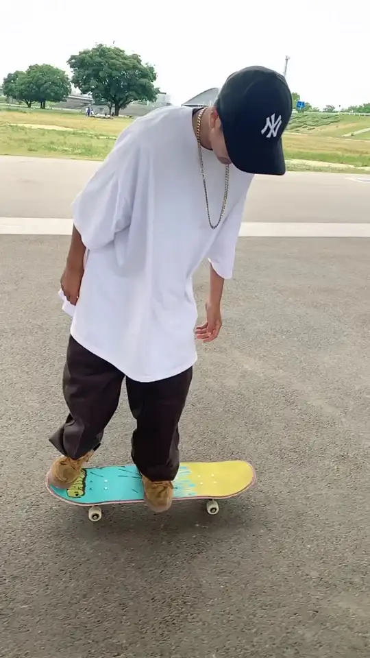 Buzzvideo Story コムドット ゆうた スケボー動画 1 8 0 125 3 75