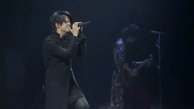 Buzzvideo Story 街でバンドt着てる人そのバンドのイントロクイズに答えられなかったらtシャツ没収されても文句言えない説 1 2 0 5 1