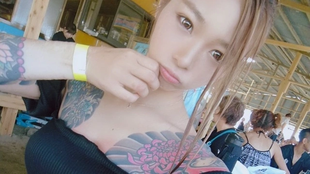 Buzzvideo Story シーサ 入れ墨