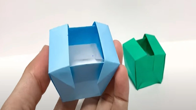 ガムの包み紙で折り紙