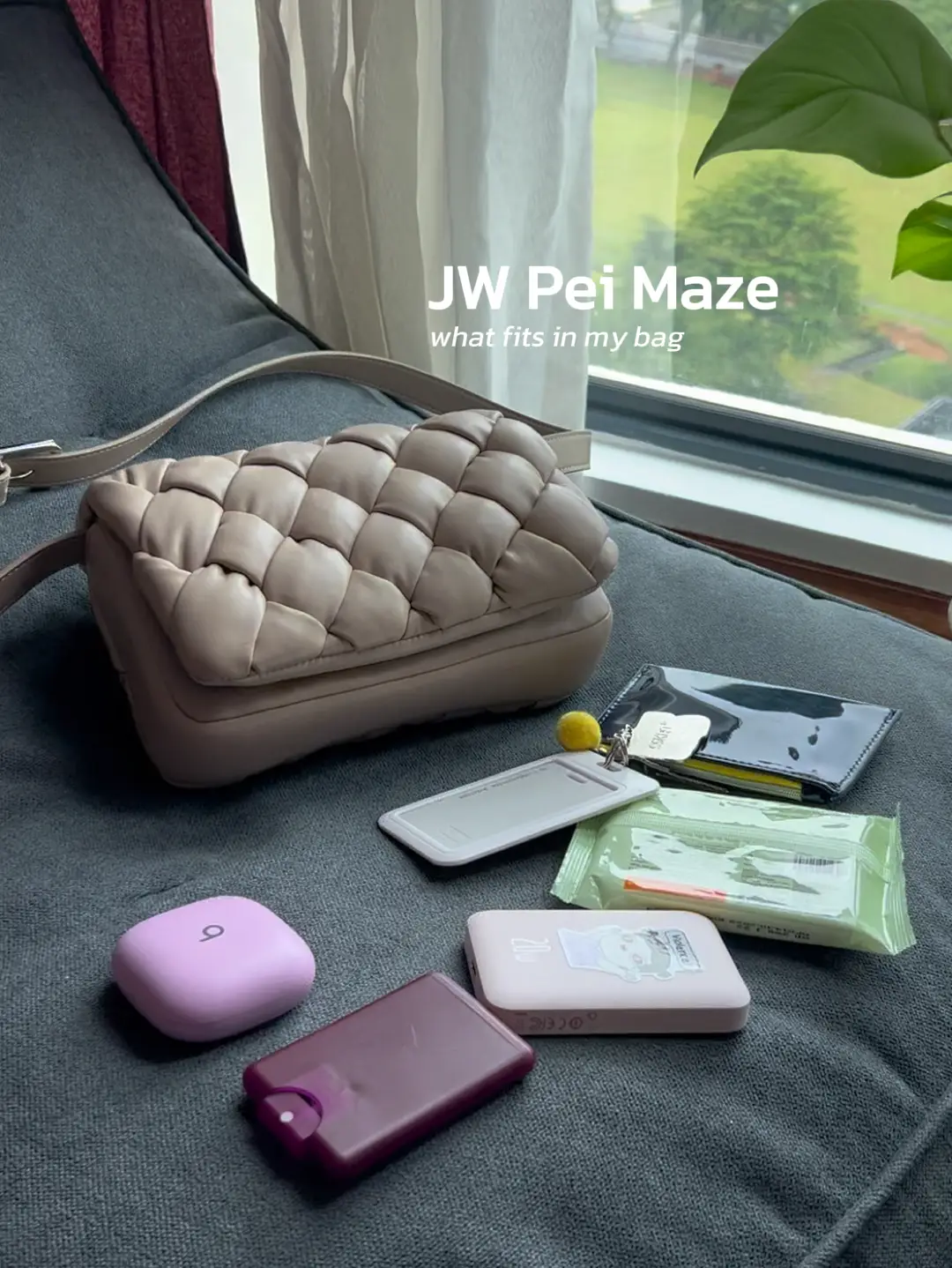 Pack my puffy bag with me [JW Pei Maze Almond]