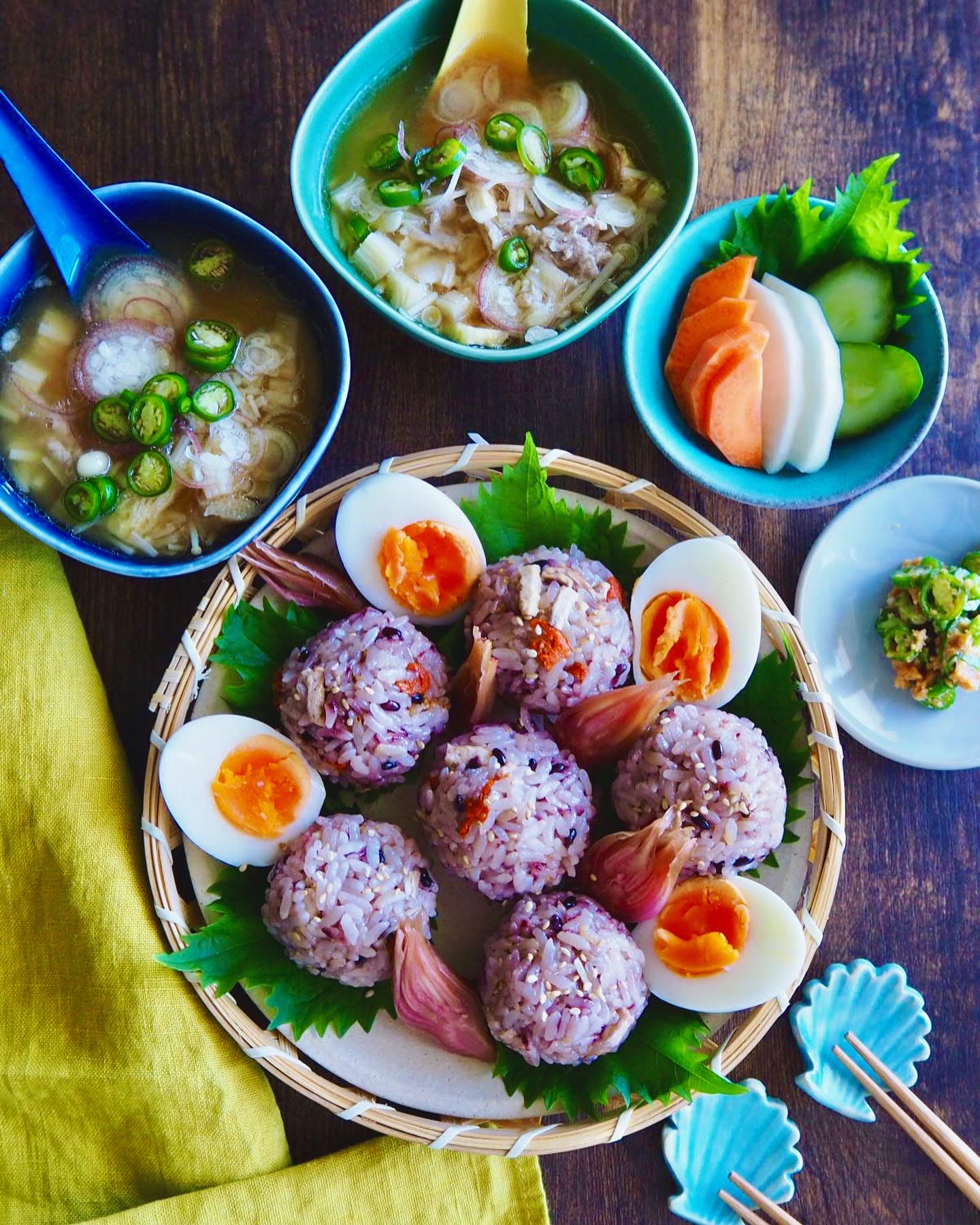 ごはんは食べ方で太りにくく まんまるおにぎりとお味噌汁 Nicolalala68が投稿したフォトブック Lemon8