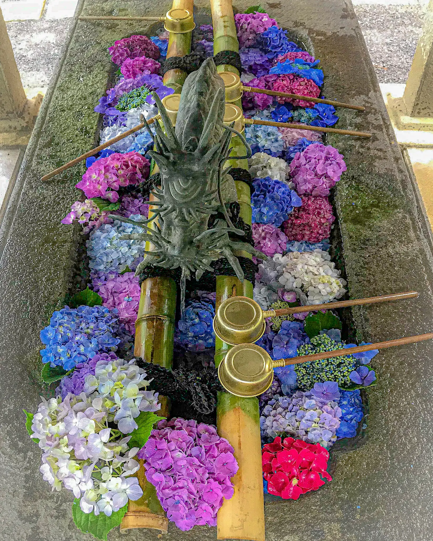 茨城県桜川市 人気の紫陽花の名所 雨引観音の花手水 Jptravelerspicが投稿したフォトブック Lemon8