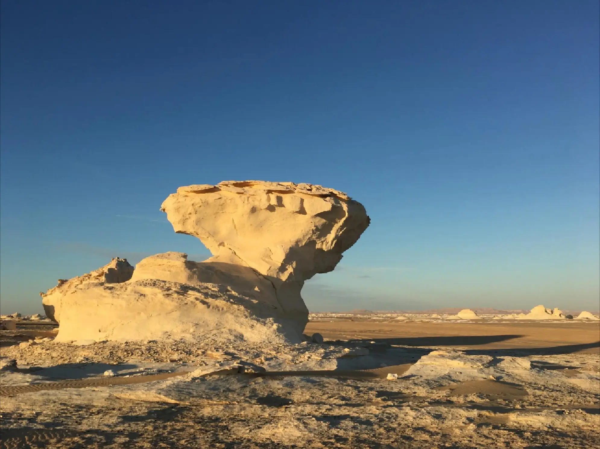 異世界のような美しさ エジプト 白砂漠バハレイヤオアシス を行く メルが投稿した記事 Lemon8