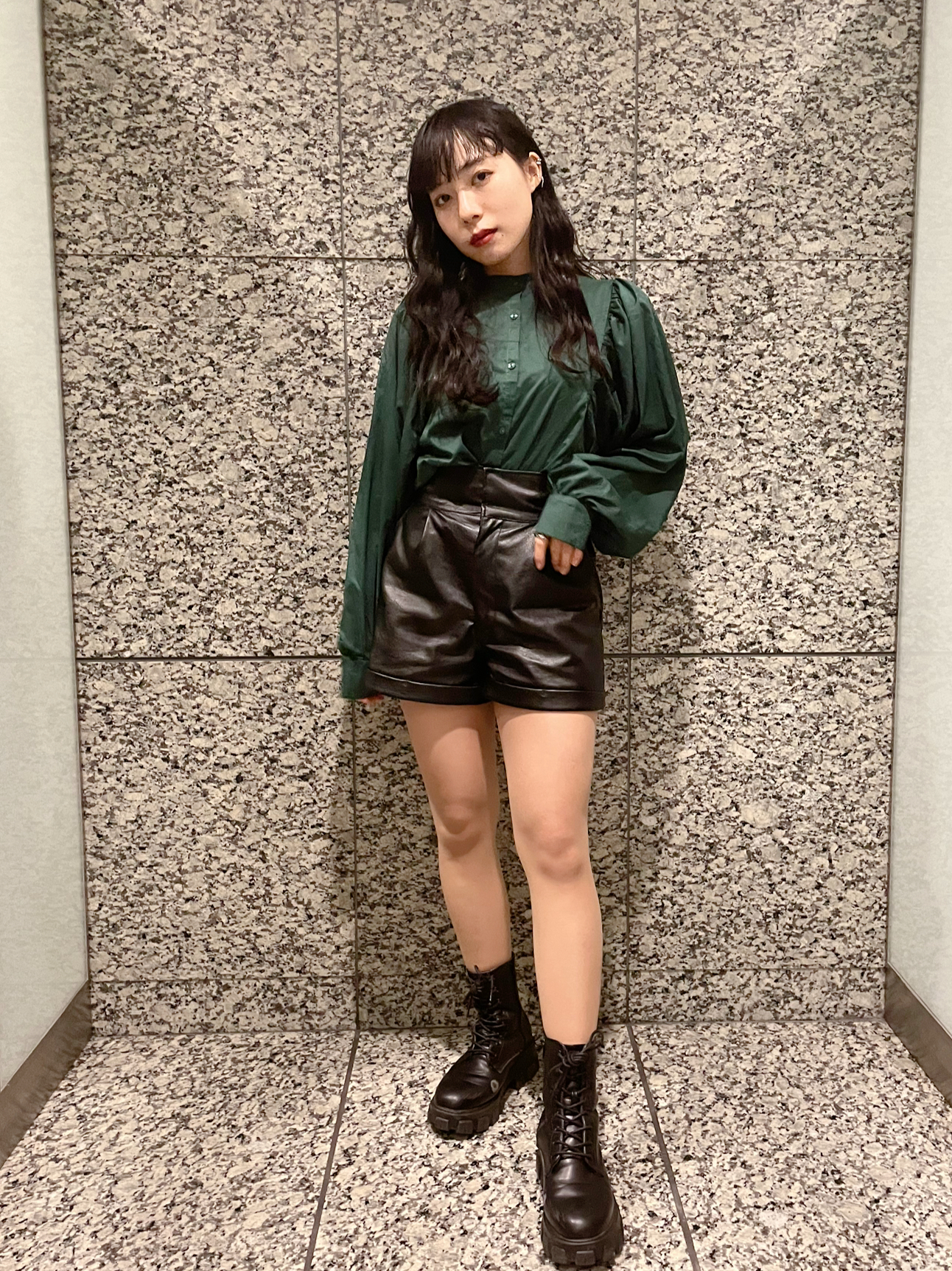 レザーショートパンツコーデ 北澤瑳菜が投稿したフォトブック Lemon8