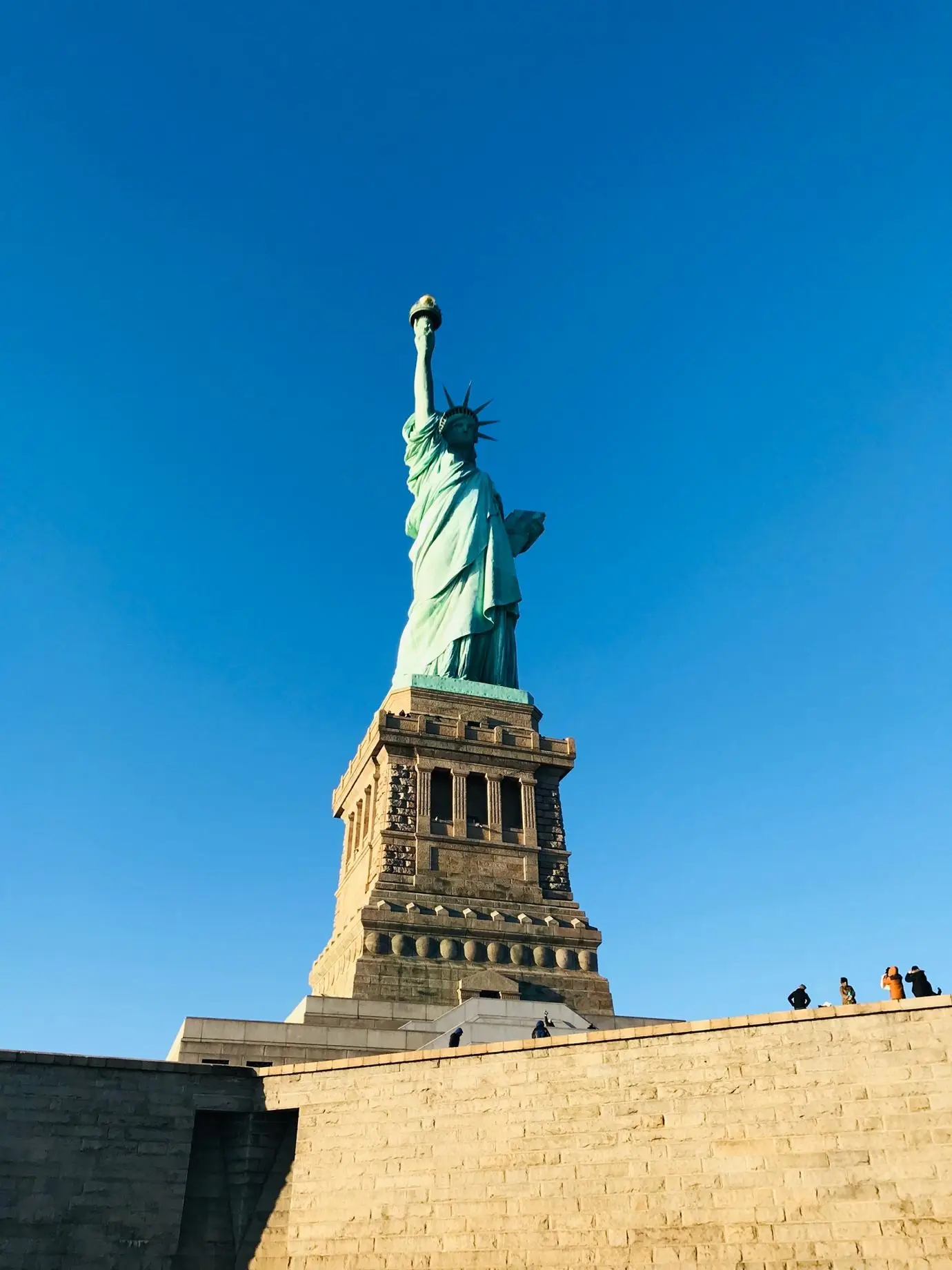 ニューヨークのシンボル自由の女神で観光しよう トモが投稿した記事 Lemon8