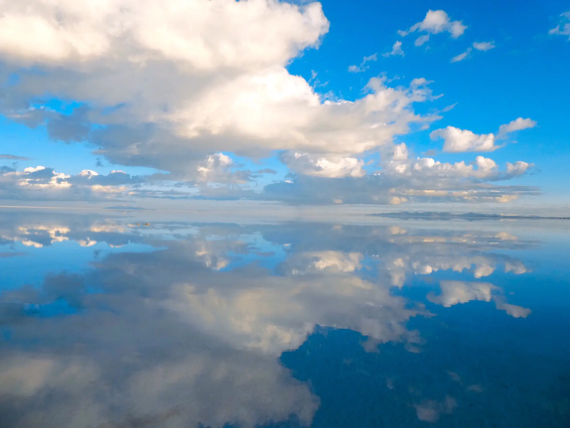 【まるで天国！】奇跡の絶景ウユニ塩湖の画像 (1枚目)