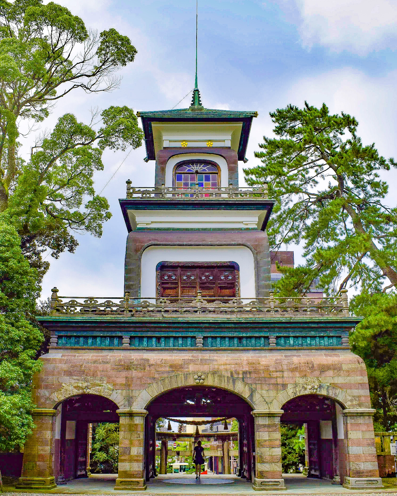 石川県金沢市 尾山神社の神門はステンドグラスが使用されている珍しい神社 Jptravelerspicが投稿したフォトブック Lemon8