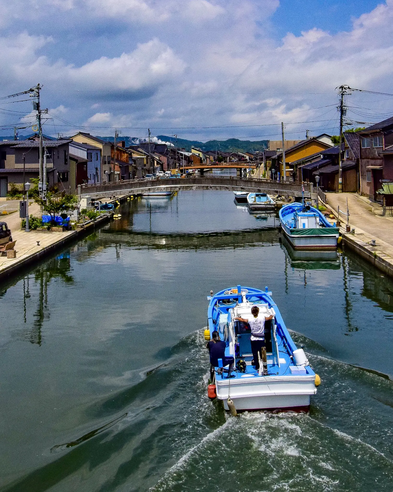 富山県射水市 日本のベニスこと 新湊内川の漁港の風景 Jptravelerspicが投稿したフォトブック Lemon8