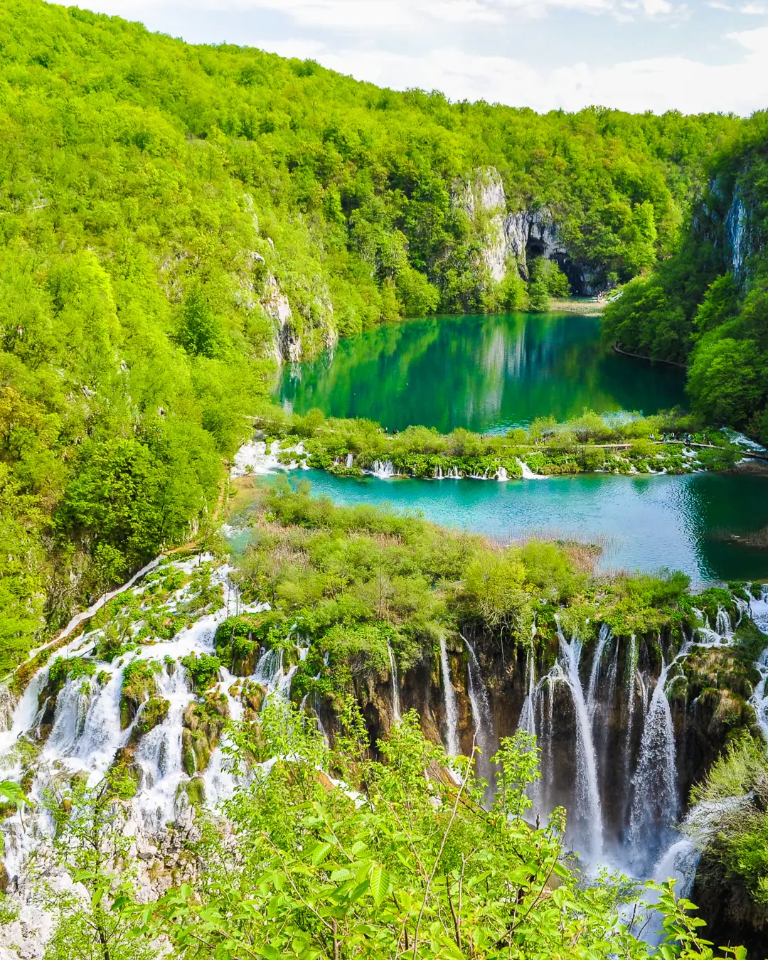 【クロアチア】エメラルドグリーンの絶景！滝と湖がいっぱい見れる世界遺産！の画像 (1枚目)