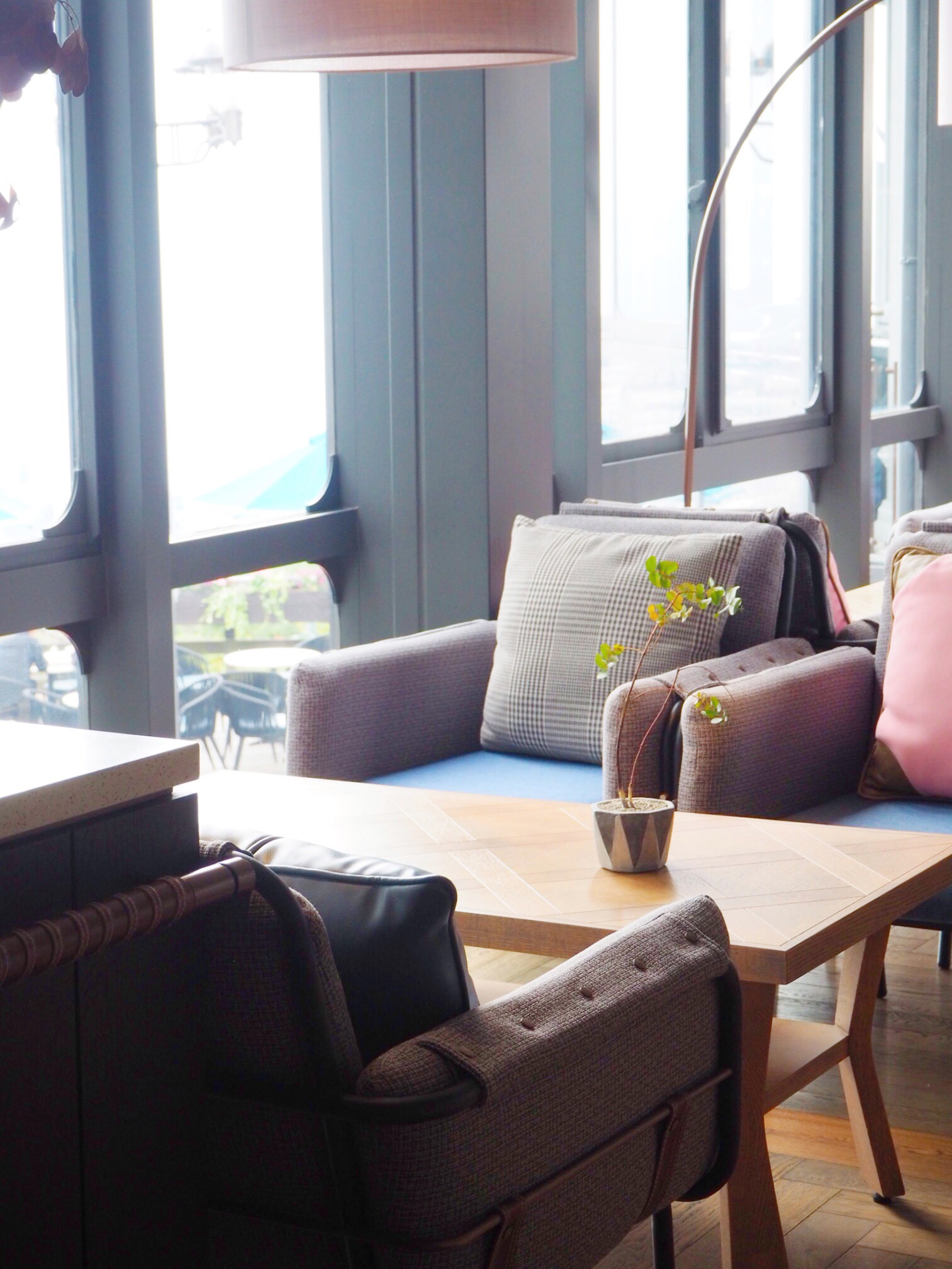 お洒落すぎる 花園の中のカフェラウンジ Cstripが投稿したフォトブック Sharee