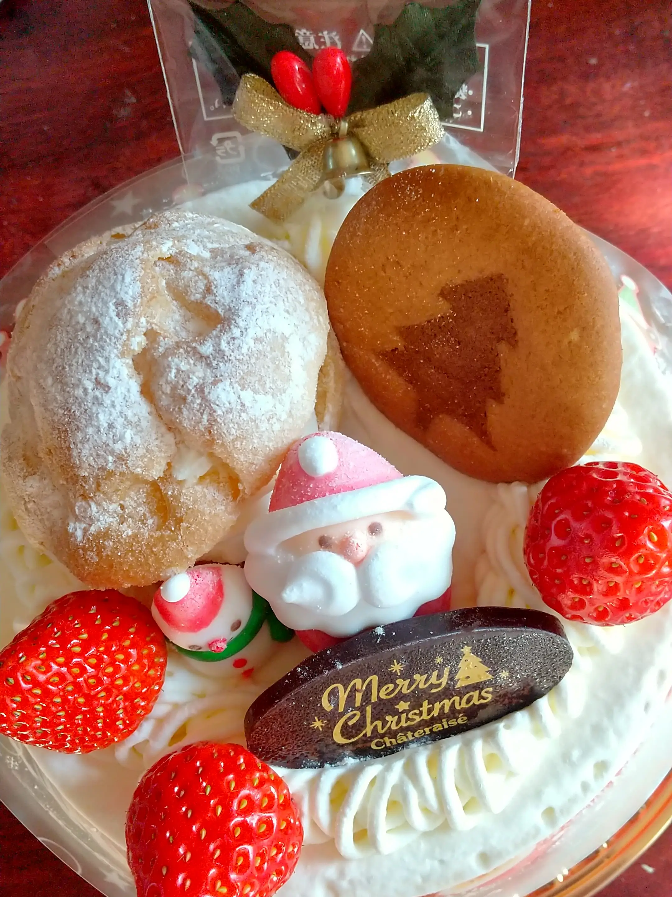 26日にシャトレーゼの半額クリスマスケーキを買ってしました 飾りが可愛い ノブヨシが投稿したフォトブック Lemon8