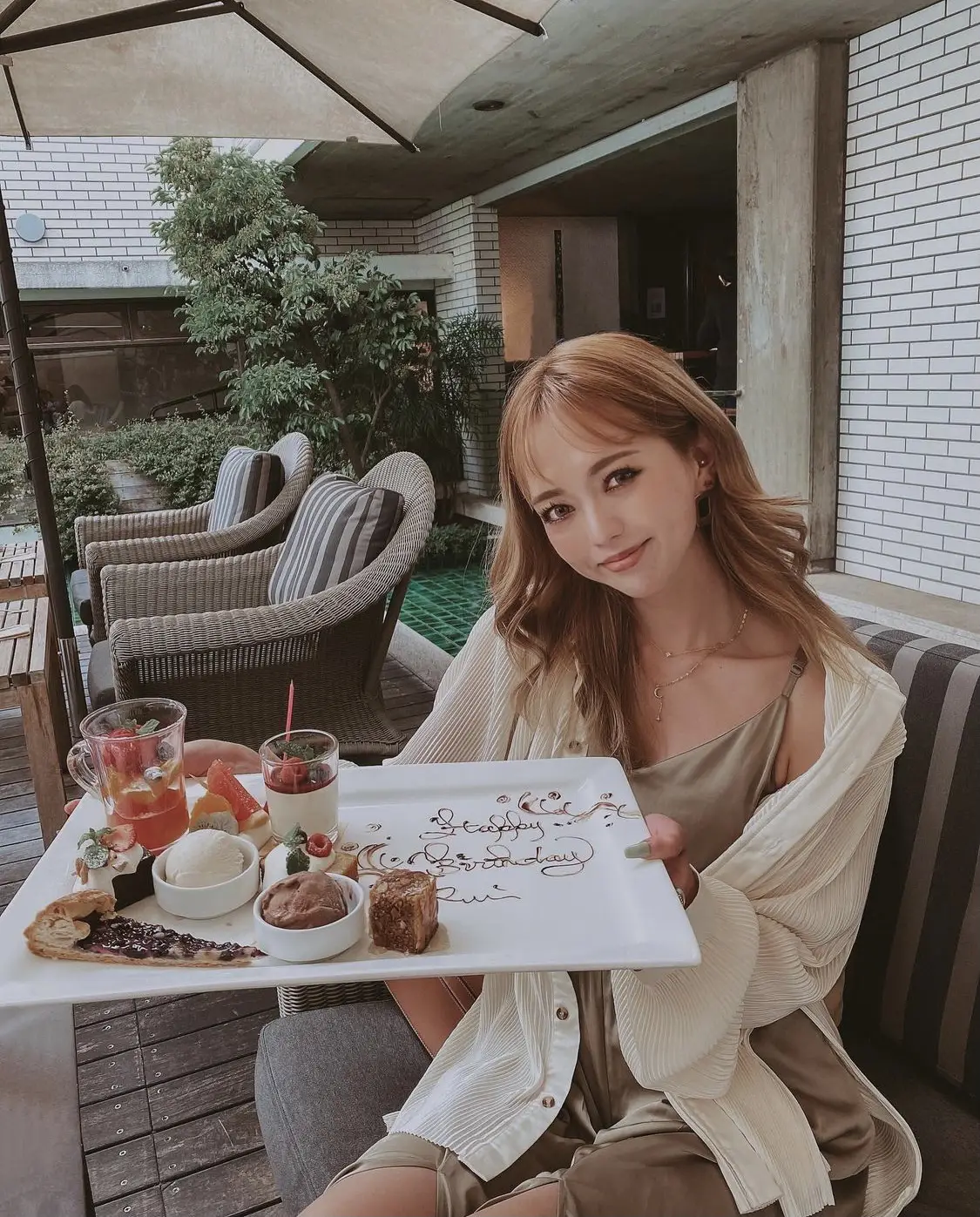 表参道 バースデーサプライズ 可愛いすぎるプレートと地中海風オシャレカフェ Onumaaanが投稿したフォトブック Lemon8