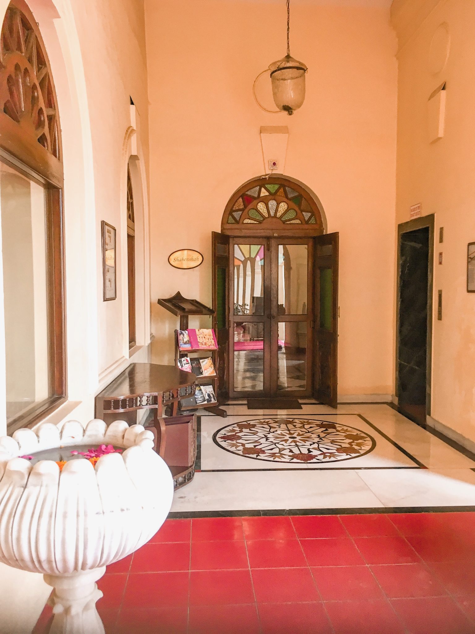 インドマハラジャの家の部屋の扉 - 家具
