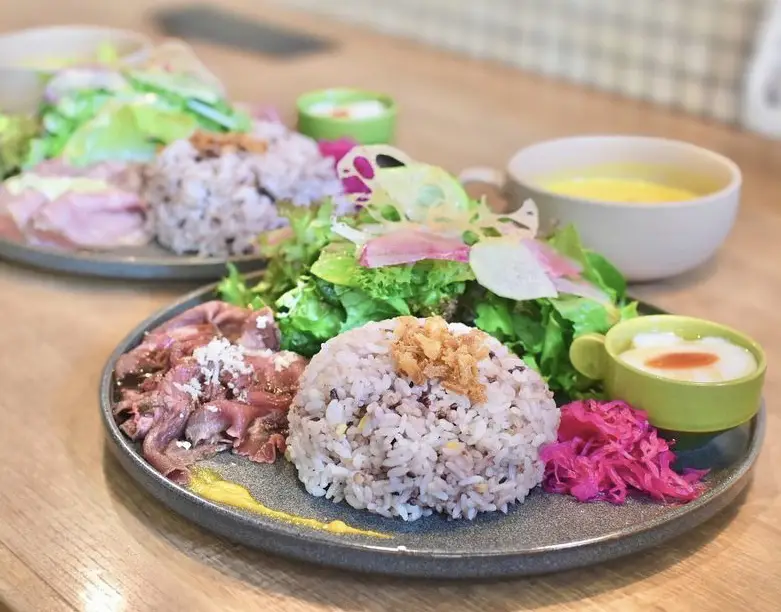 ランチに迷ったらここ ビュッフェで大人気なお店が出すオシャレなワンプレートランチ あやひろカップルが投稿したフォトブック Lemon8 ランチに迷ったらここ ビュッフェで大人気なお店が出すオシャレなワンプレートランチ あやひろカップルが投稿したフォトブック Lemon8