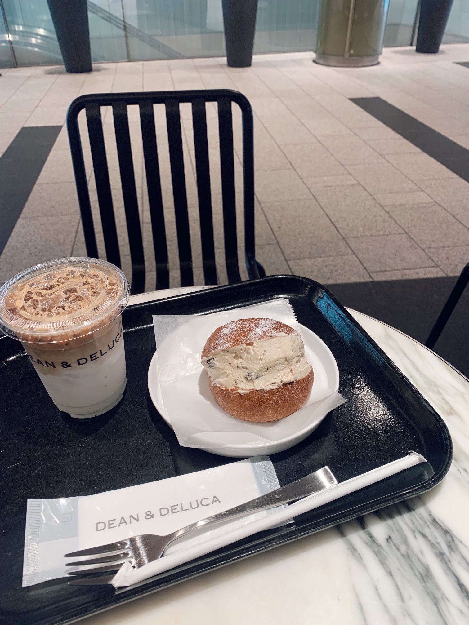 Dean Delucaで変わり種ラムレーズンマリトッツォ食べてみた Sonomiが投稿したフォトブック Lemon8
