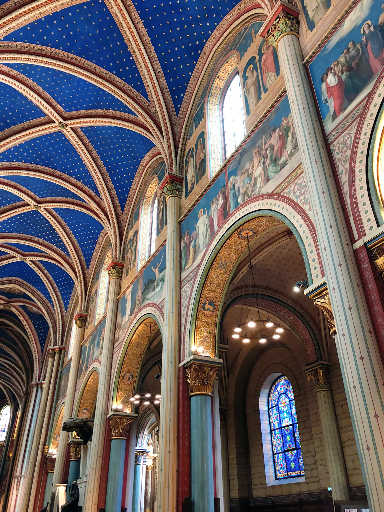 パリ散歩 装飾が美しいサンジェルマンデプレ教会 Saya Tripが投稿したフォトブック Lemon8