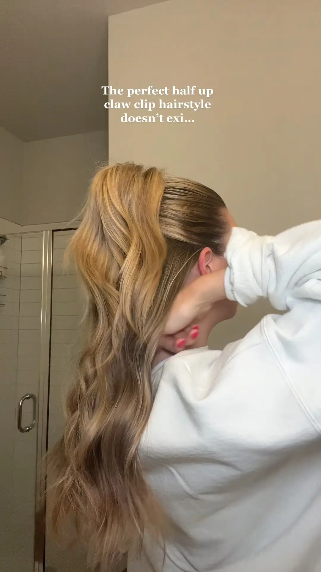 HALF UP CLAW CLIP WITH SO MUCH VOLUME 😍, Video published by nichole