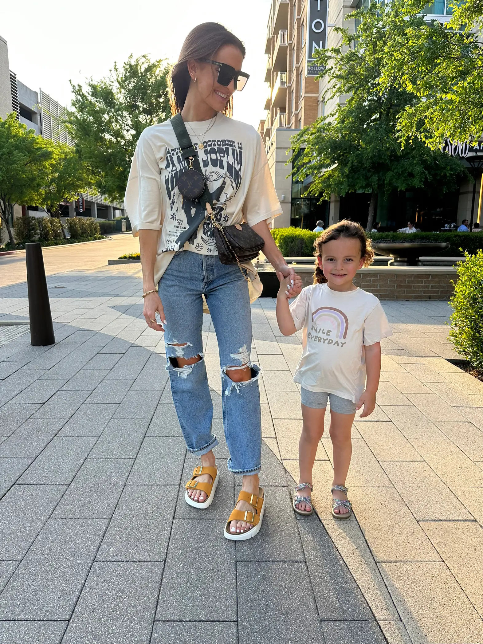 7 comfy + chic outfits for the busy mom - Lauren Kay Sims