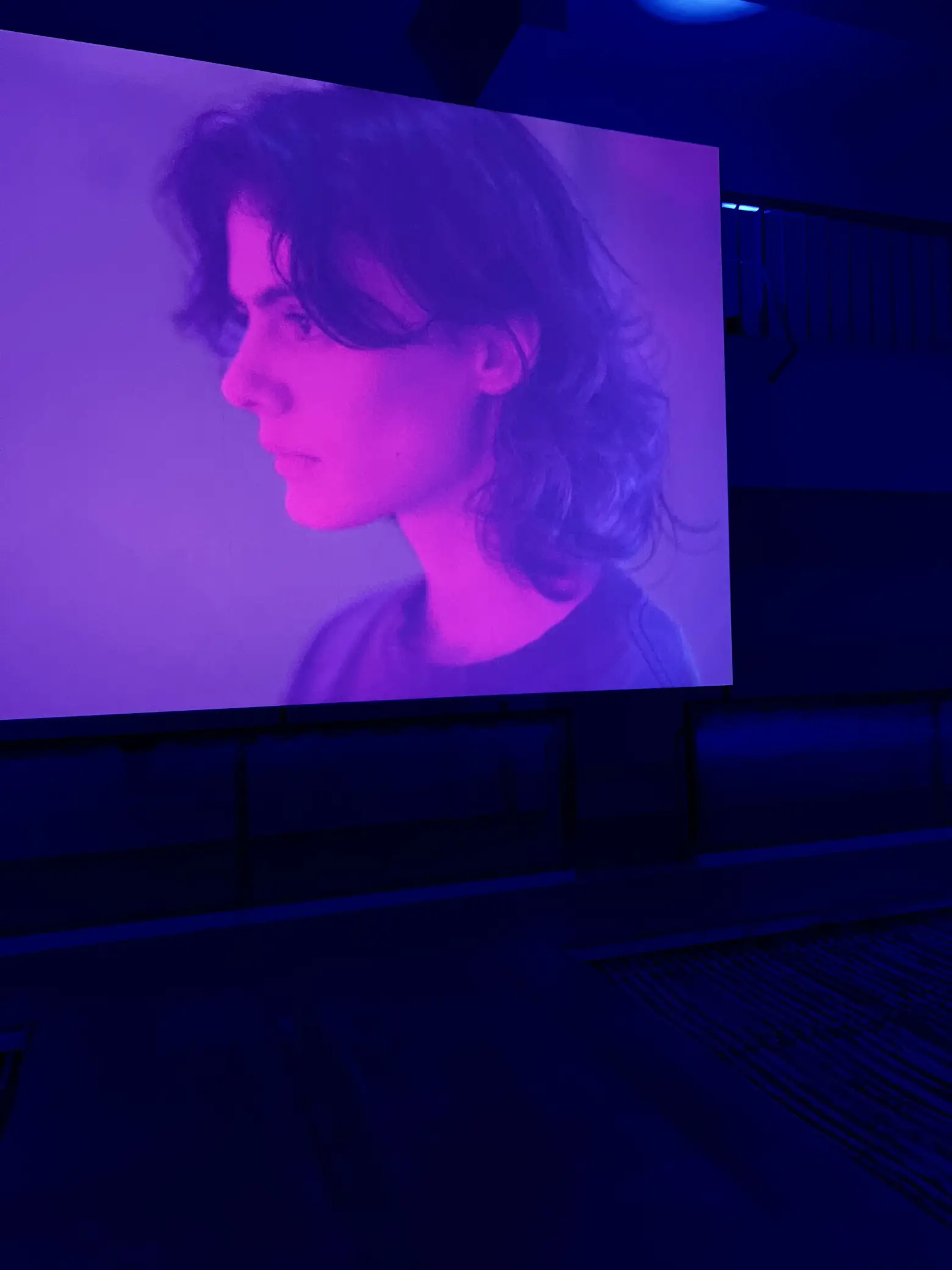 あいち2022・一宮市 | 元スケートリンクが舞台。アンネ・イムホフの映像作品の画像 (2枚目)