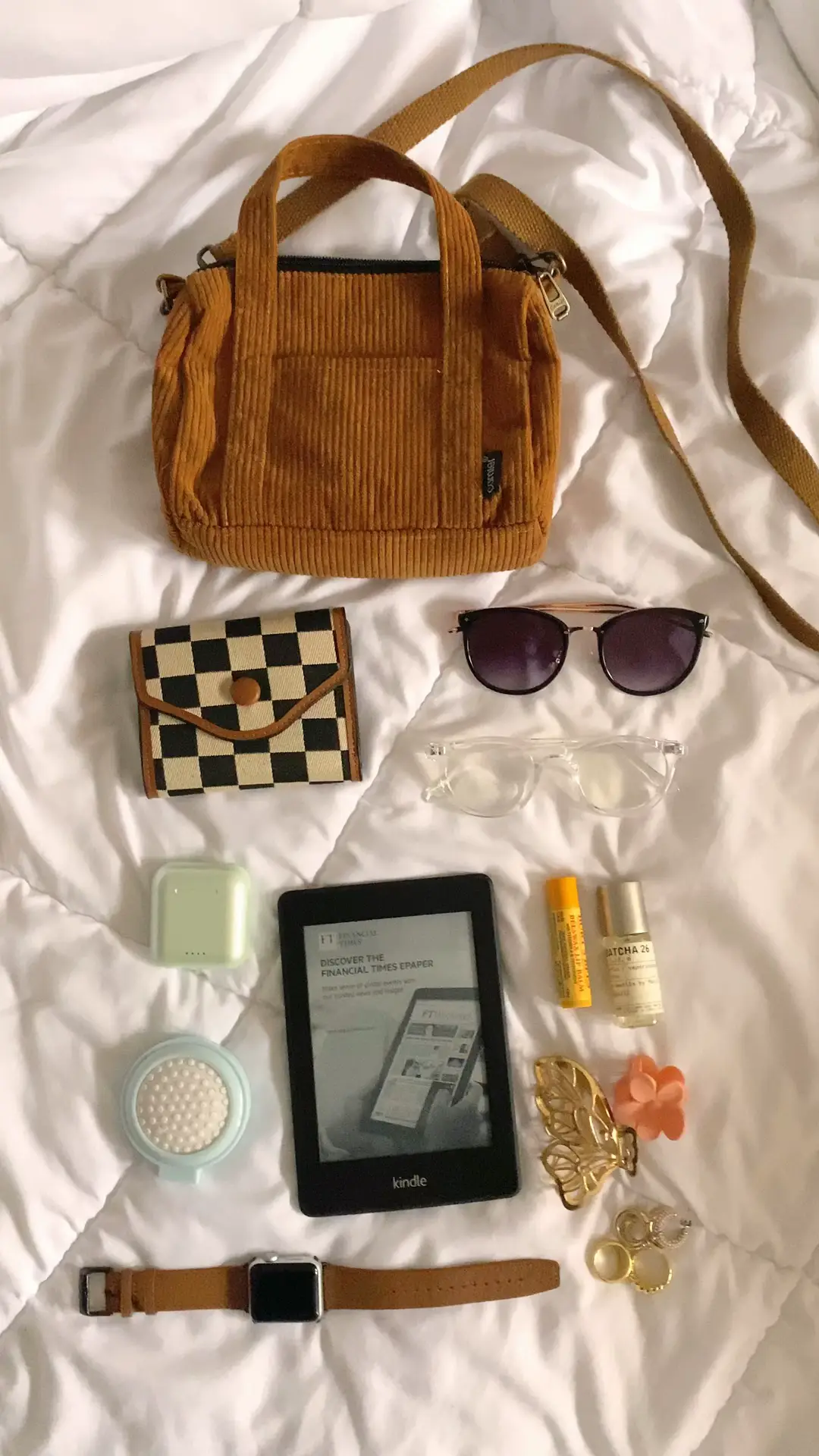 What's in my bag? ft Coach Jes Crossbody 