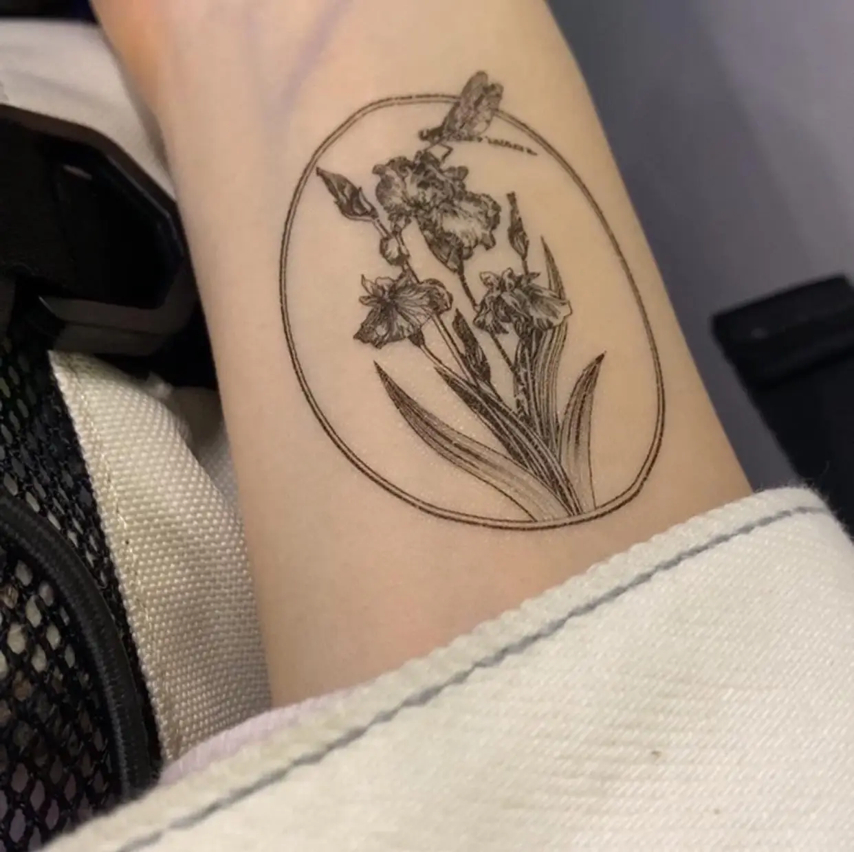 韓国ストリートにはきれい目ブラックタトゥーがおすすめ Irodore タトゥーシールが投稿したフォトブック Lemon8