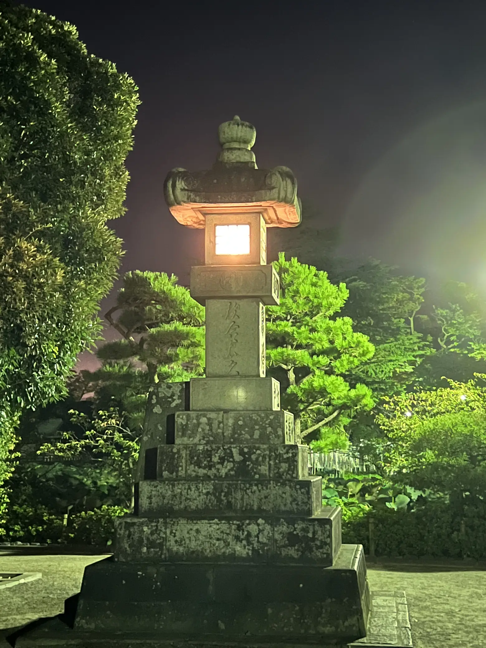 〜神奈川県〜夜の鎌倉散歩　並ぶ灯籠が古都の雰囲気に！の画像 (3枚目)
