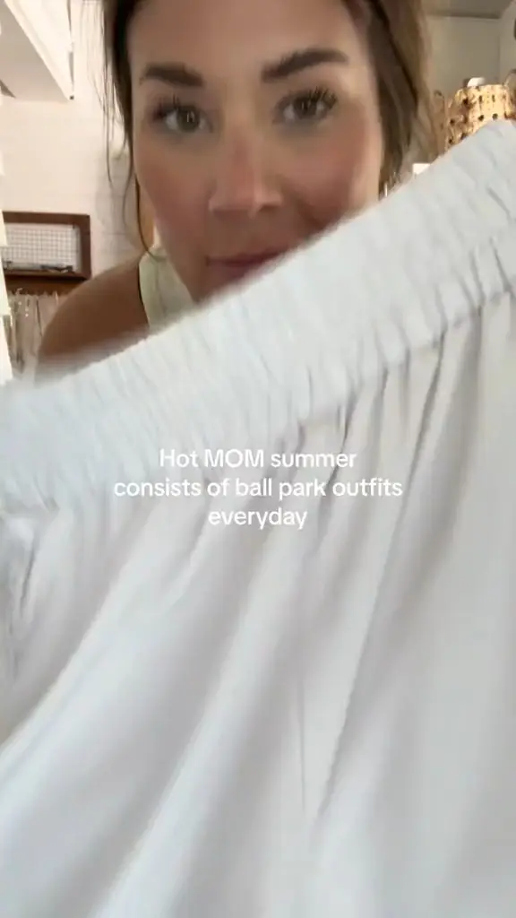 Hot mom summer outfits!, Video published by Trisha Hyde