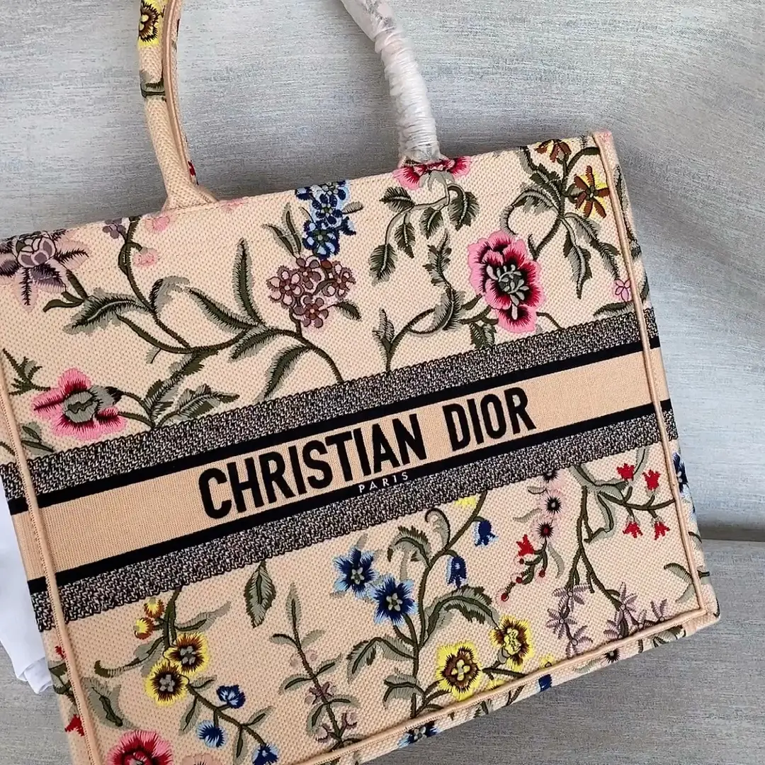Dior 30 Montaigne bag - Dior Bag - Ideas of Dior Bag #diorbag #bag #dior - Dior  30 Montaigne bag Style It Up