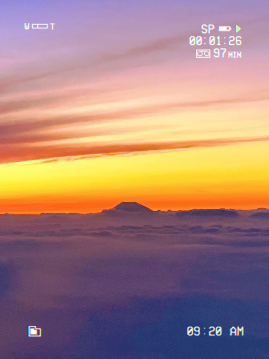 エモい 空の旅 夕暮れの富士山 Marが投稿したフォトブック Lemon8