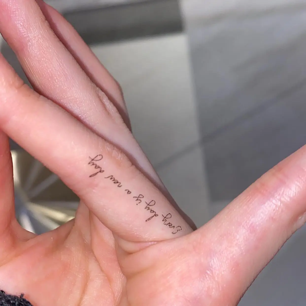 韓国ストリートにはきれい目ブラックタトゥーがおすすめ Irodore タトゥーシールが投稿したフォトブック Lemon8