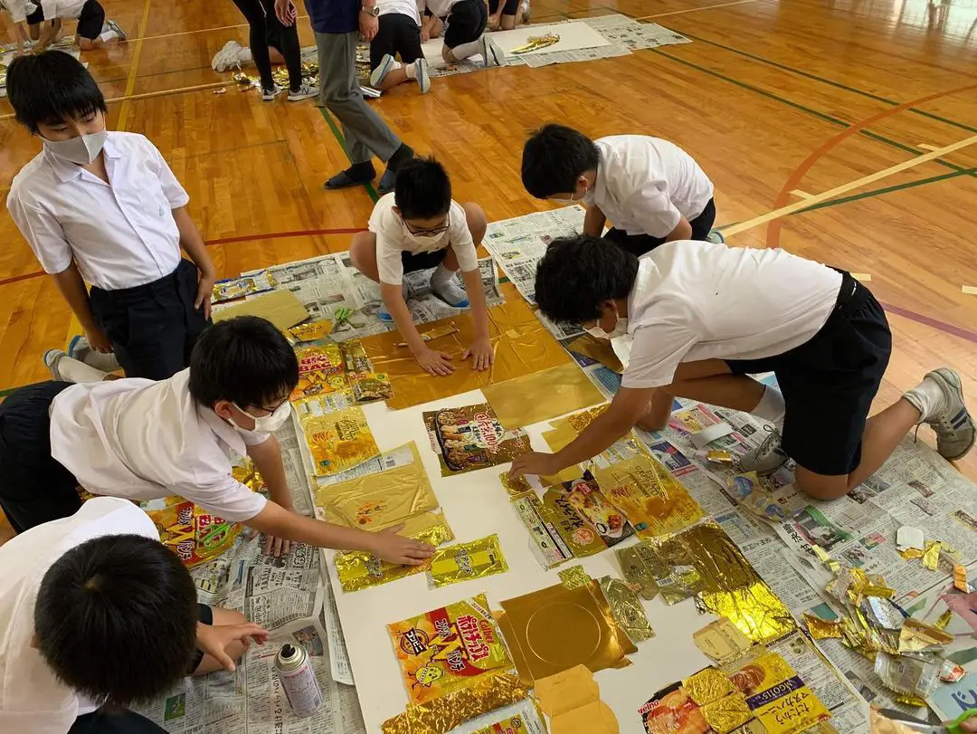 金沢の子どもたちとの共創作品『サステナブルな現代版 黄金の茶室』、金沢Rintoで展示中！🍵の画像 (2枚目)