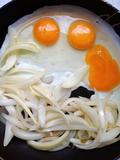 あと1品！卵と玉ねぎのスタミナ炒めの画像