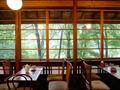 【軽井沢】緑に囲まれた絶景席で頂く、どこか懐かしい気持ちになるカフェの画像