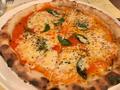 ピザの香ばしさとイタリアの雰囲気に包まれるMamma Lellaの画像