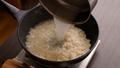 簡単にパラパラ炒飯が作れる！ご飯の炊き方【フライパンで炊く方法】の画像